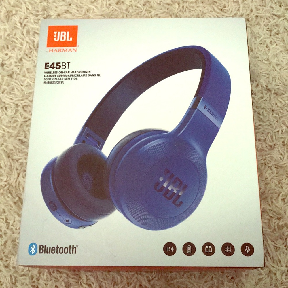 Wireless on ear headphones JBL e45bt Blue